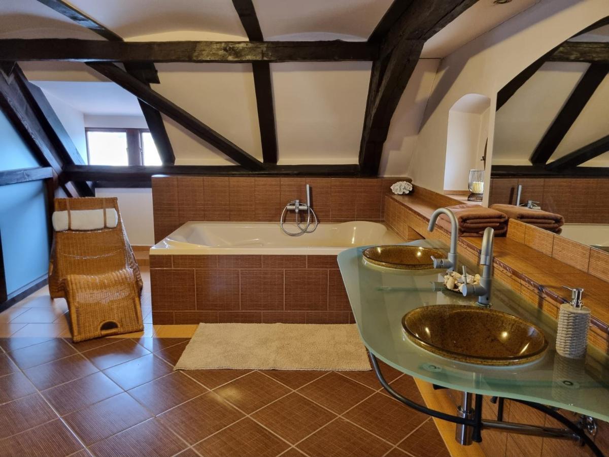 Galerie Vila Lucia 5 -Loft Apartman เปิลเซน ภายนอก รูปภาพ